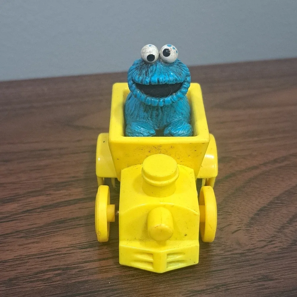 VTG Illco Sesame Street Cookie Monster Yellow Train Engine Toy Jim Henson‎ Retro